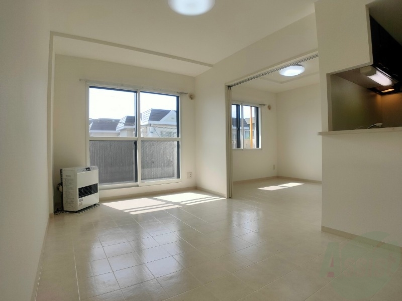 居室・リビング　広くてキレイなＬＤＫが広がっていて、充実した生活が送れそう。