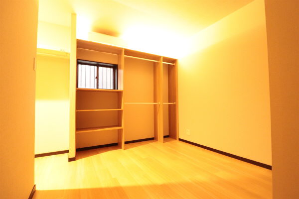 収納　こちらの洋間にはＷＩＣも！※前回リフォーム時写真！