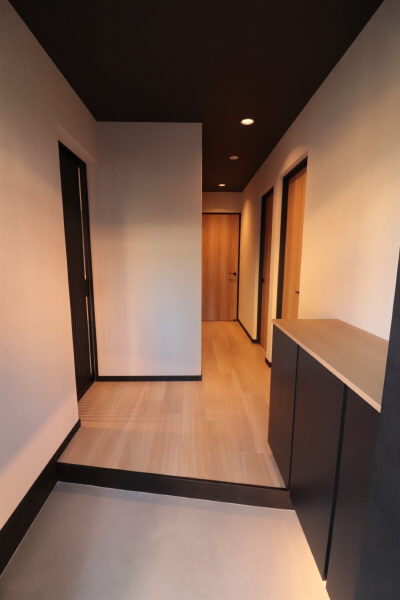 玄関　シューズボックスも完備！※前回リフォーム時写真！