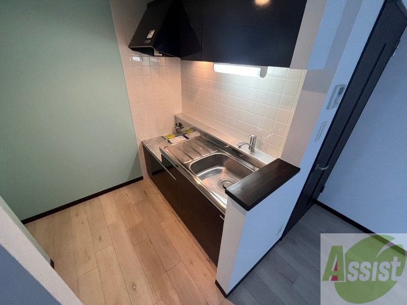 キッチン　対面キッチンになっているので料理しながらＴＶも見れますよ～。