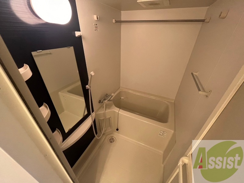 バス・シャワールーム　お風呂になります。一日の疲れを癒してくださいね。