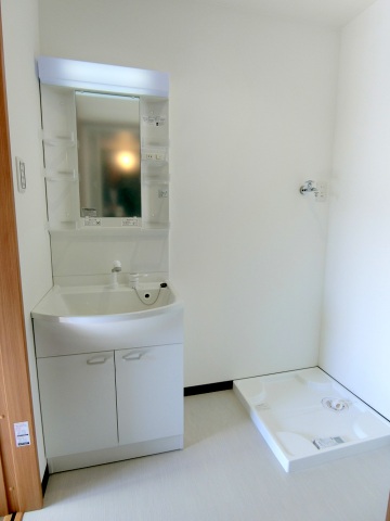 洗面設備　シャンドレ付き洗面化粧台