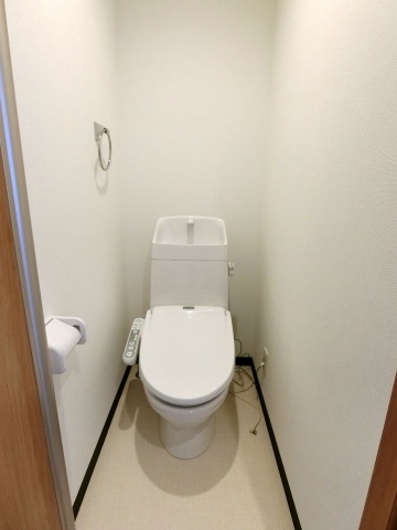 トイレ　温水洗浄便座付き