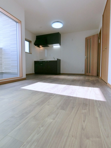 居室・リビング　南向きで明るく広々とした洋室10.7帖