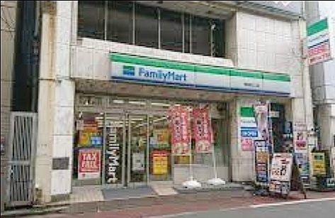 コンビニ　ファミリーマート神田駅北店（コンビニ）まで380m