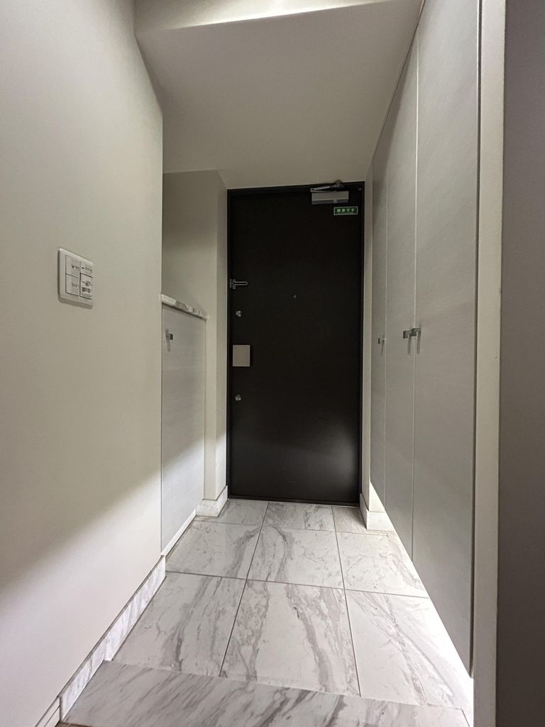 玄関　※別部屋参考写真となります。