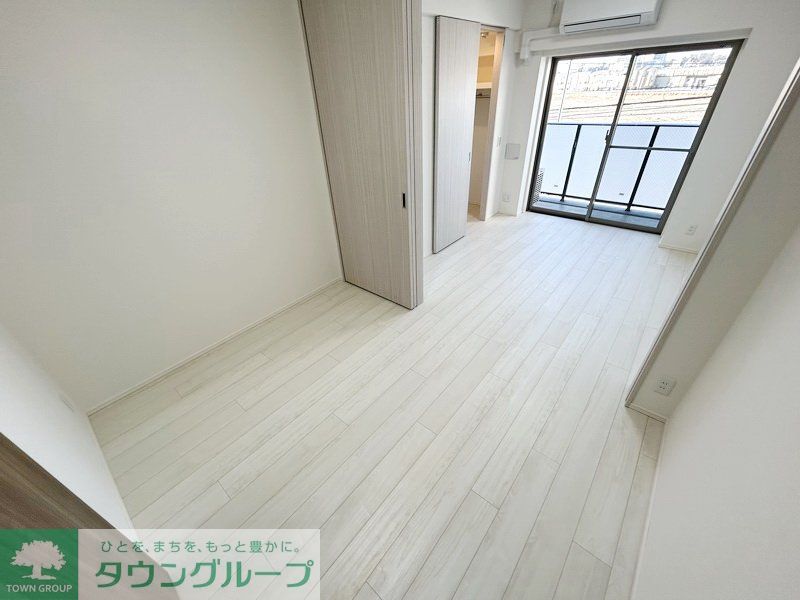 居室・リビング　同物件別部屋写真