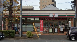 コンビニ　セブンイレブン（コンビニ）まで610m