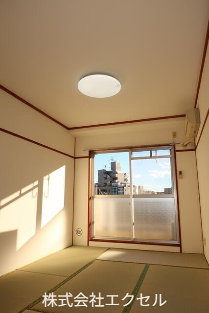 居室・リビング　エアコン付きです。