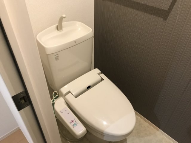 トイレ　温水洗浄暖房便座