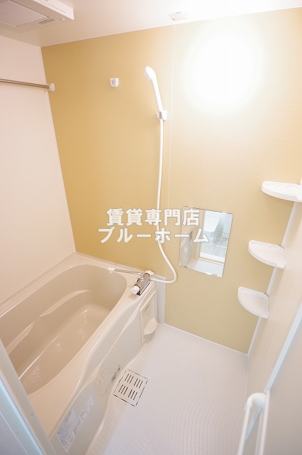 バス・シャワールーム　お風呂は浴室乾燥機付き！