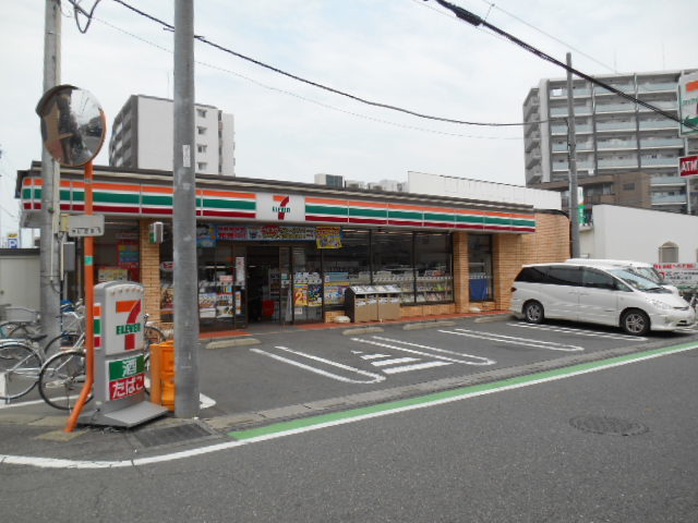 コンビニ　セブンイレブン（コンビニ）まで494m