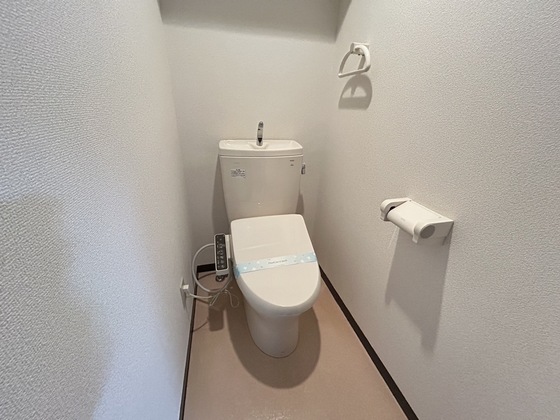 トイレ　別号室の写真です。