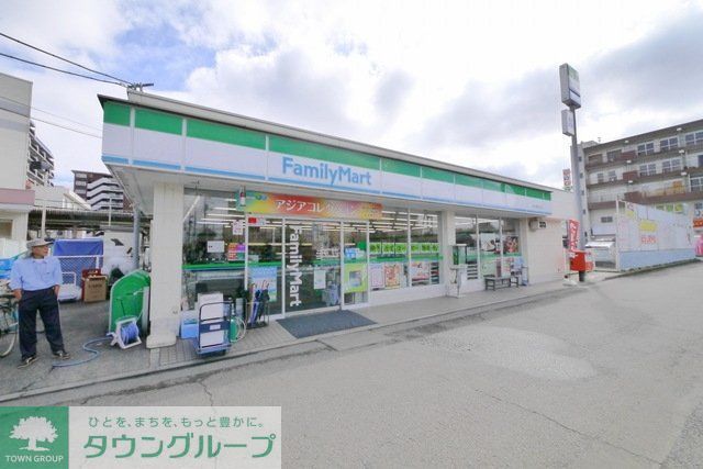 コンビニ　ファミリーマート（コンビニ）まで480m