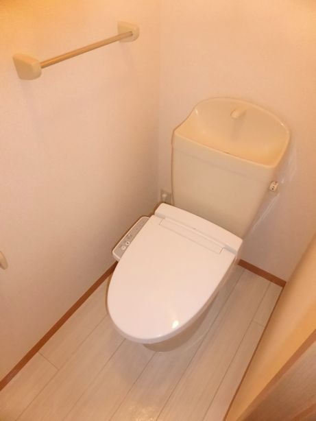 トイレ　嬉しい温水洗浄機能付きのトイレ♪
