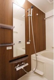 バス・シャワールーム　※同建物内の別部屋参考写真です