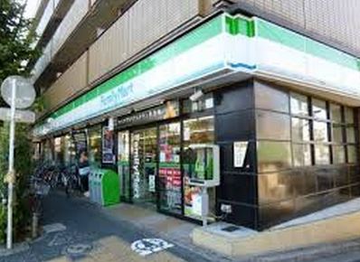 コンビニ　ファミリーマート 新代田駅前店（コンビニ）まで311m