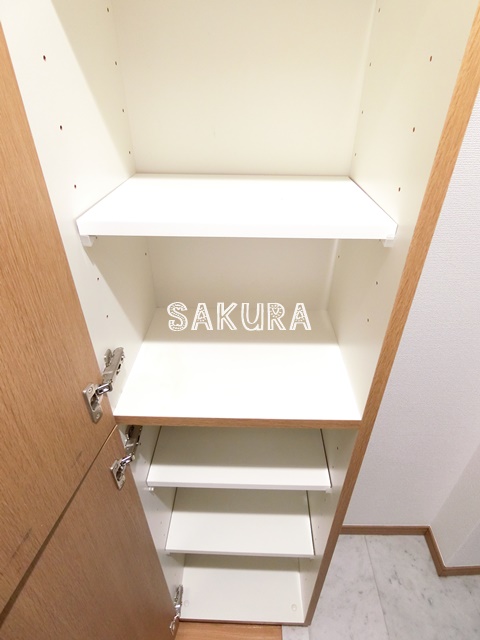 玄関　収納豊富なシューズボックスです♪