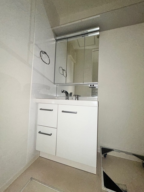 洗面設備　別部屋参考写真です