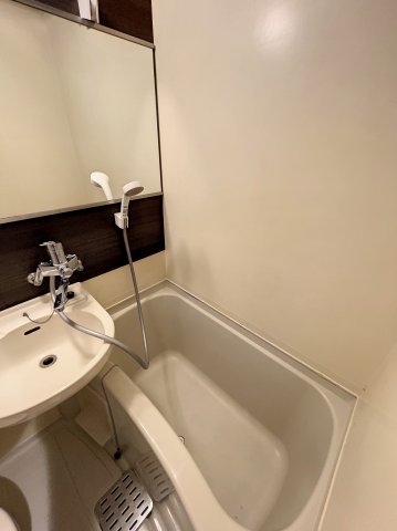 バス・シャワールーム　※同建物ほかのお部屋の写真です。