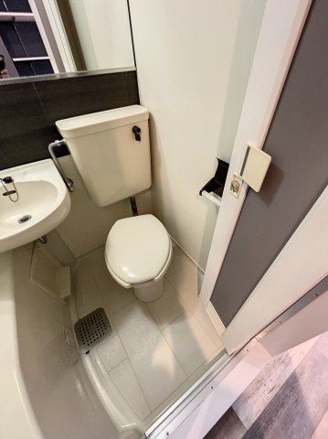 トイレ　※同建物ほかのお部屋の写真です。