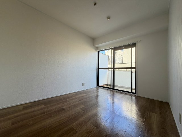 その他部屋・スペース　開放的な寝室です