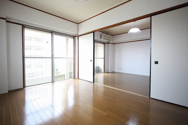 その他部屋・スペース　２間続きの洋室は、開け放すと広く使って頂けます。