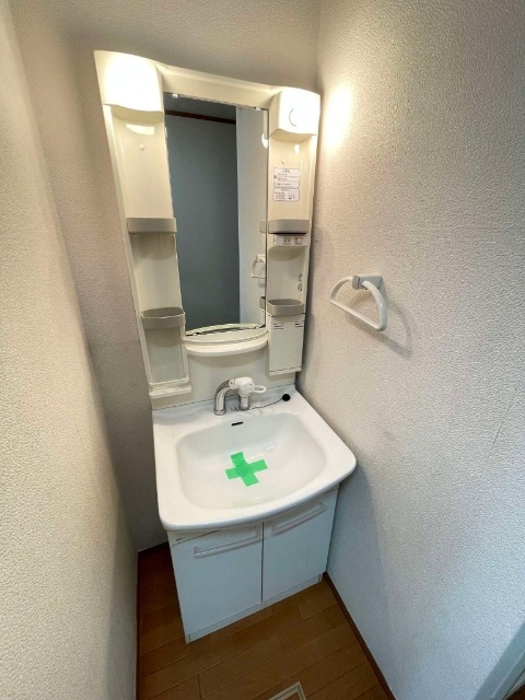 洗面設備　※同物件別号室の参考写真です。