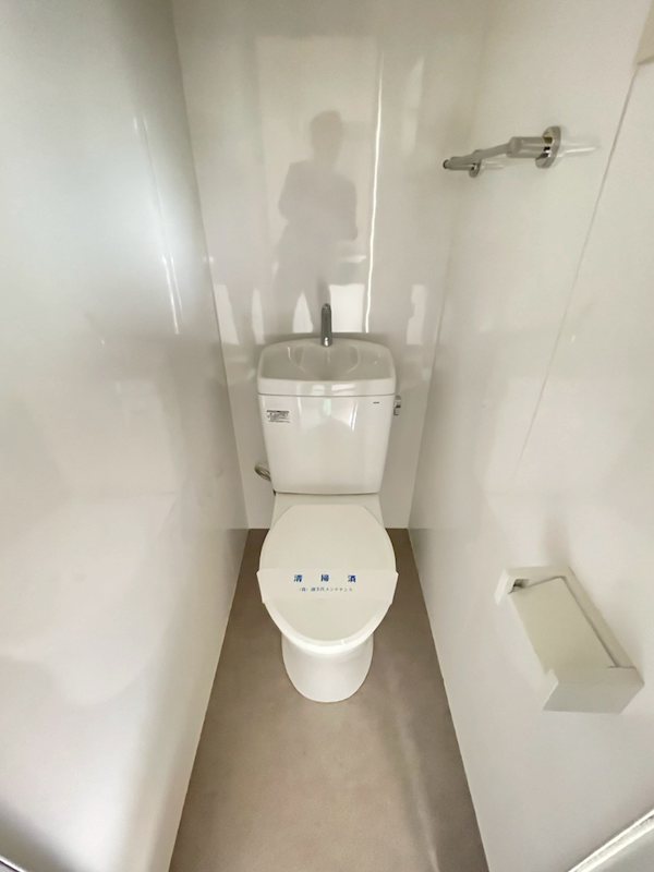 トイレ　101号室の写真を使用しております。