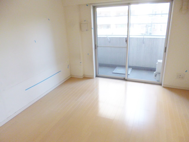 居室・リビング　きれいなフローリングのお部屋です☆