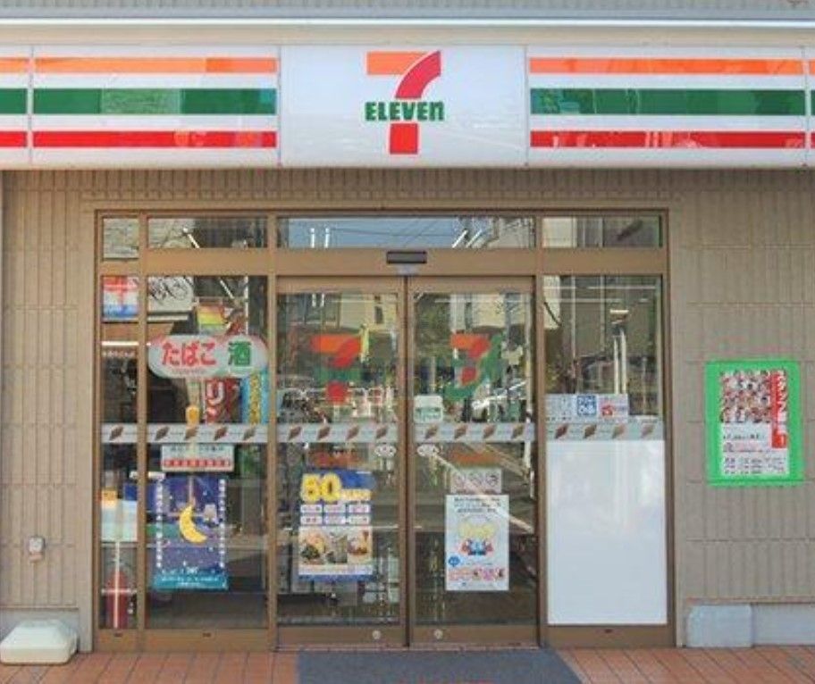 コンビニ　セブンイレブン板橋仲宿商店街店（コンビニ）まで380m