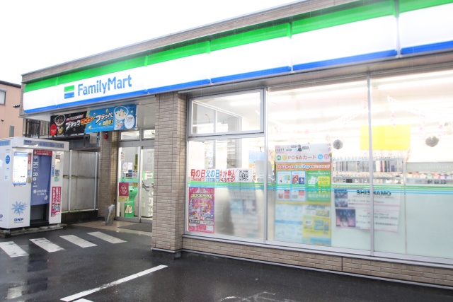 コンビニ　ファミリーマート　貴生町店（コンビニ）まで100m