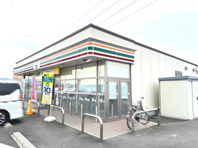 コンビニ　セブンイレブン東員町役場前店（コンビニ）まで613m