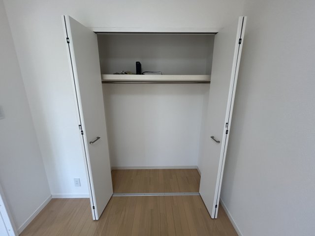 収納　クローゼットです。奥行もあり収納力も◎です。