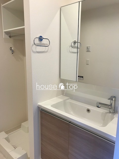 洗面設備　●実際のお部屋の写真です