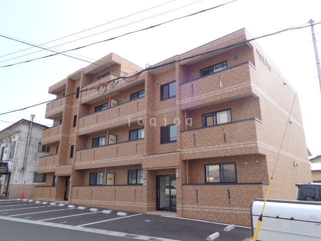 建物外観　ベランダは開放感あふれ、理想のリラックススポット