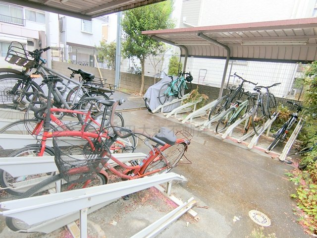 その他共有部分　屋根付きラック式の駐輪場