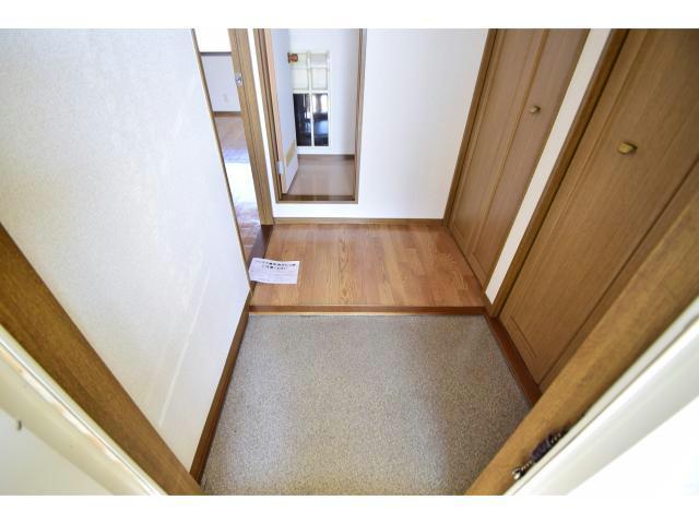 玄関　他号室の写真になります。