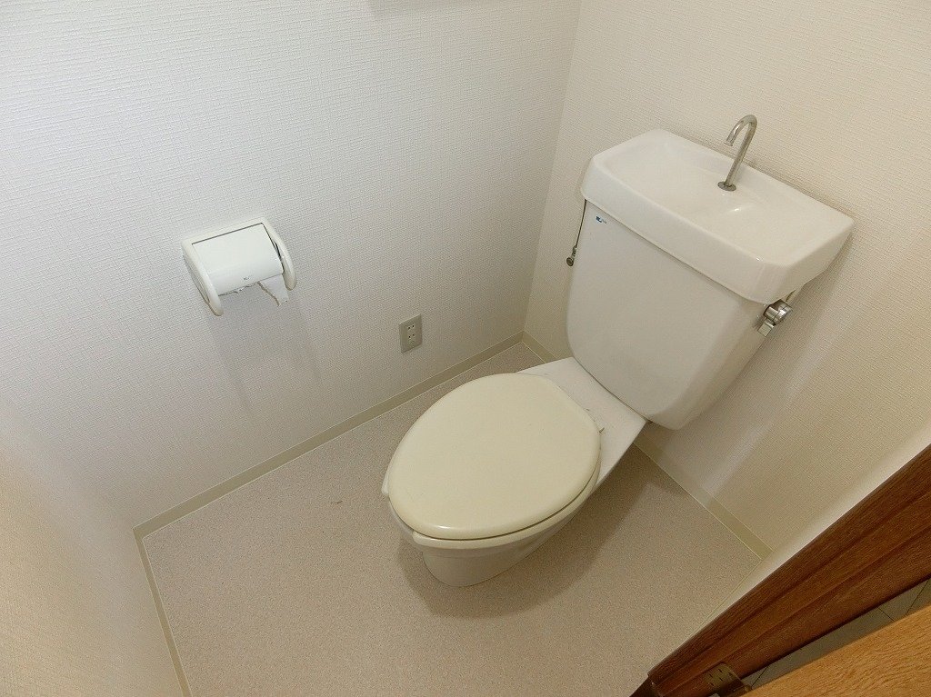 トイレ　トイレ内コンセントあり。