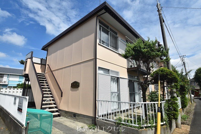建物外観　耐震構造建物で内装リフォーム済です。