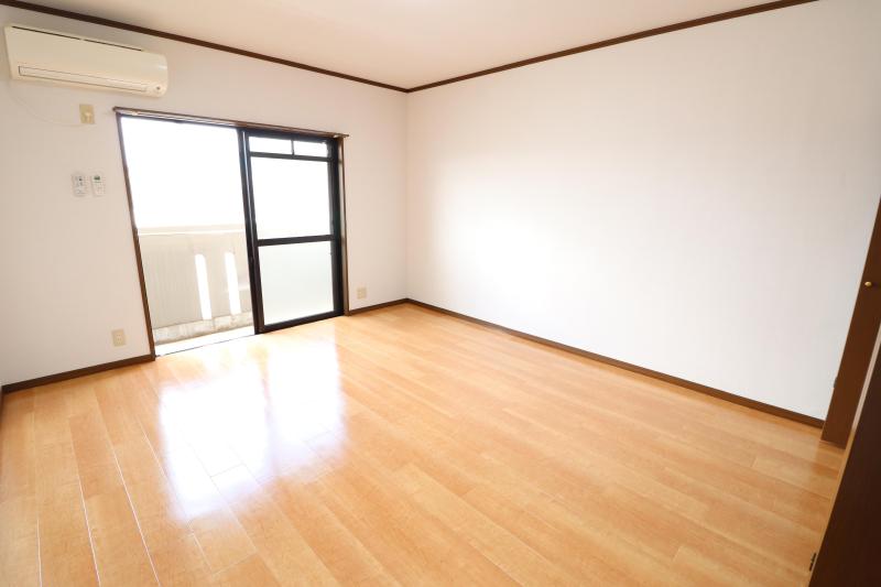 その他部屋・スペース　キッチン側から見た洋室