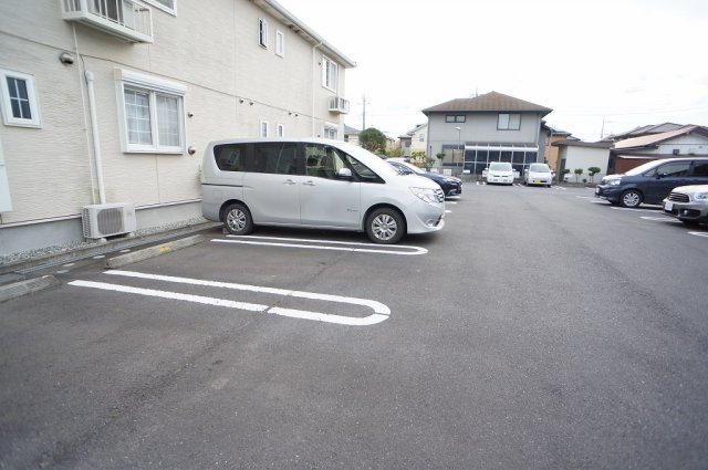 駐車場　駐車場に車を止められます