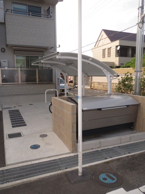 その他共有部分　敷地内ゴミ置き場/屋根付き駐輪場