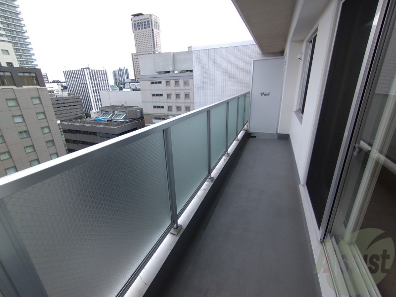 バルコニー　こちらはバルコニーになります。風通しも良さそうです。