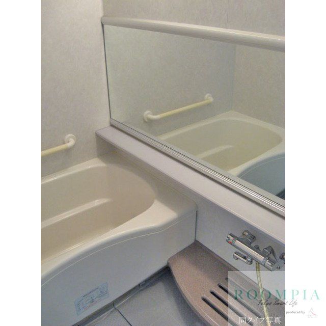 バス・シャワールーム　※同タイプの別のお部屋です。
