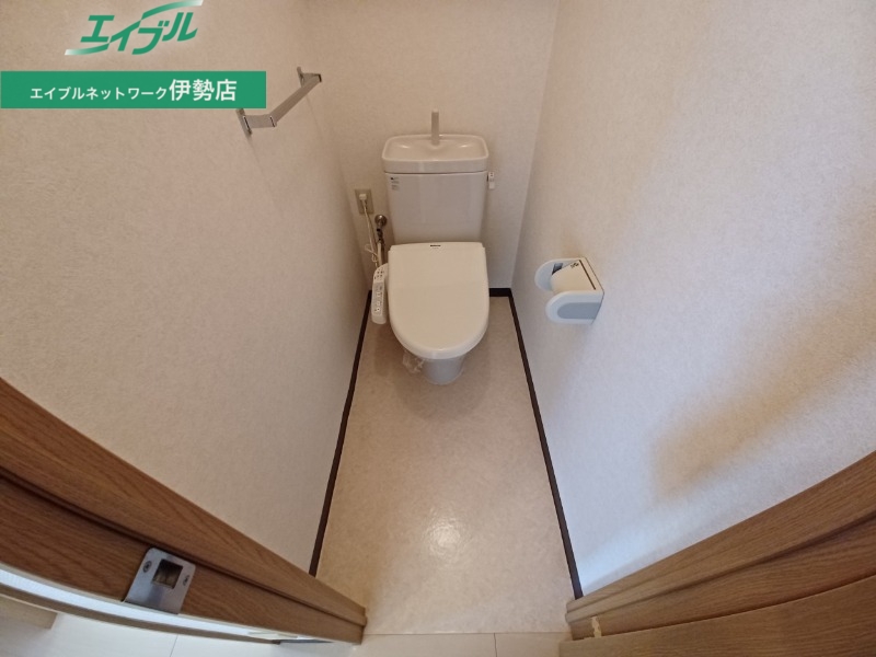 トイレ　同型反転写真