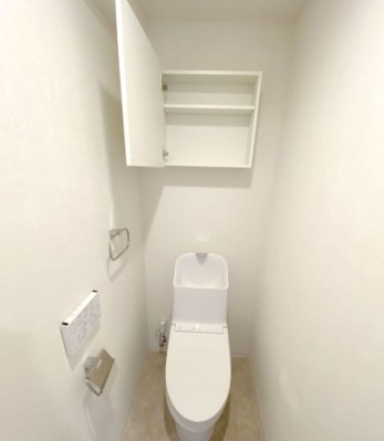 トイレ　落ち着いた色調のトイレです