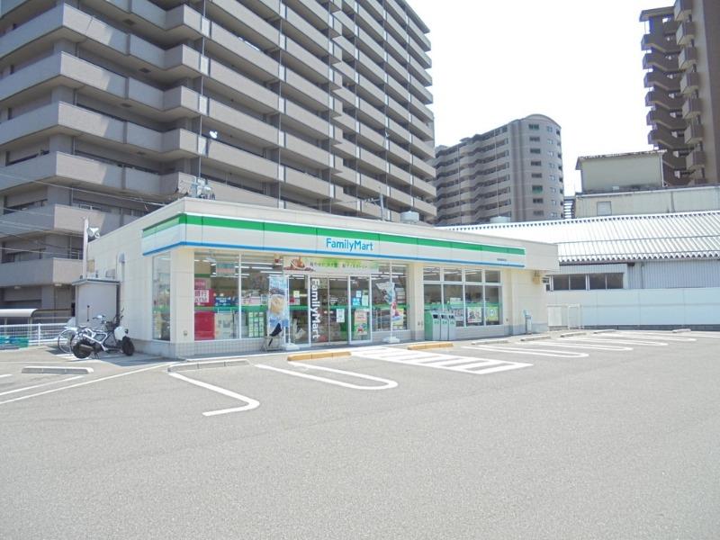 コンビニ　ファミリーマート 西条御条町店（コンビニ）まで294m