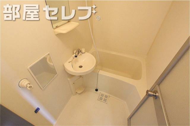バス・シャワールーム　他号室の写真です。