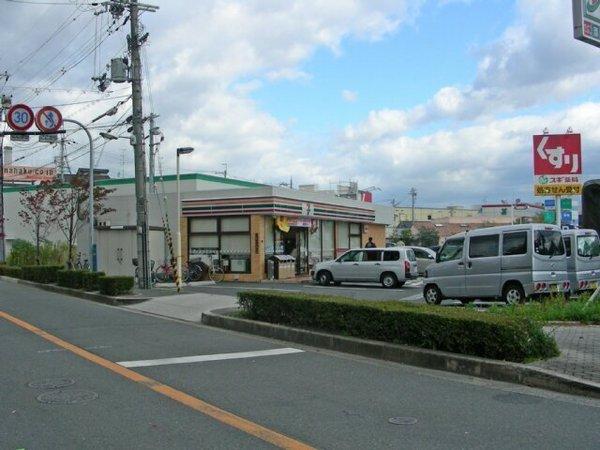 コンビニ　セブンイレブン大阪鶴見緑地店（コンビニ）まで220m